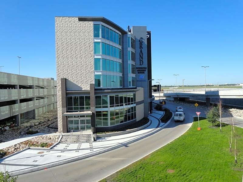 The Grand Winnipeg Airport Hotel By Lakeview المظهر الخارجي الصورة